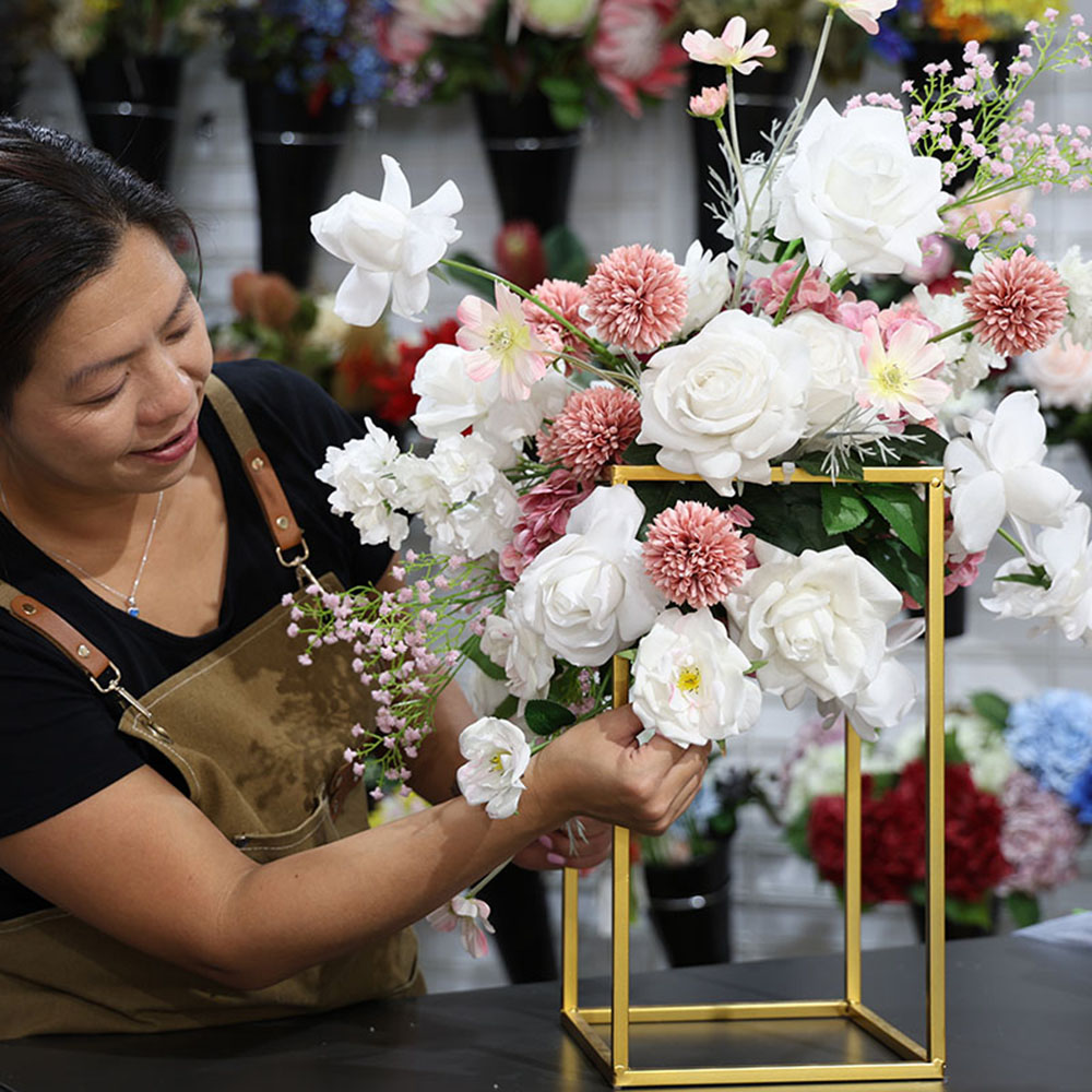 Cindy-florist-floral-designer-the-celebration-society3 Custom Floral Arrangements