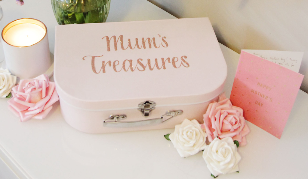 Personalised-Large-Pink-Keepsake-Box-for-Mum-Lifestyle-header